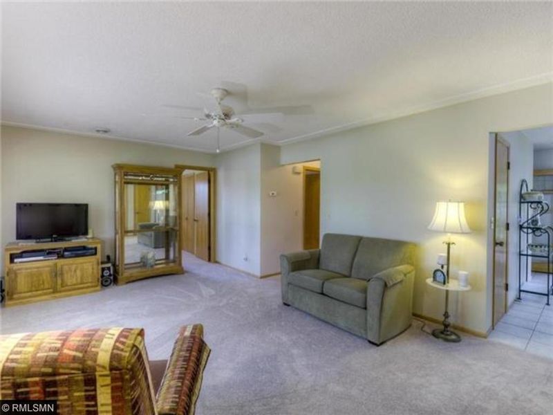 1476 Englert Rd, Eagan, MN 55122