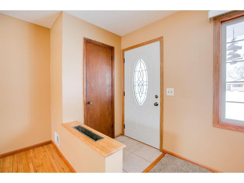 7036 Grimes Ave N, Brooklyn Center, MN 55429