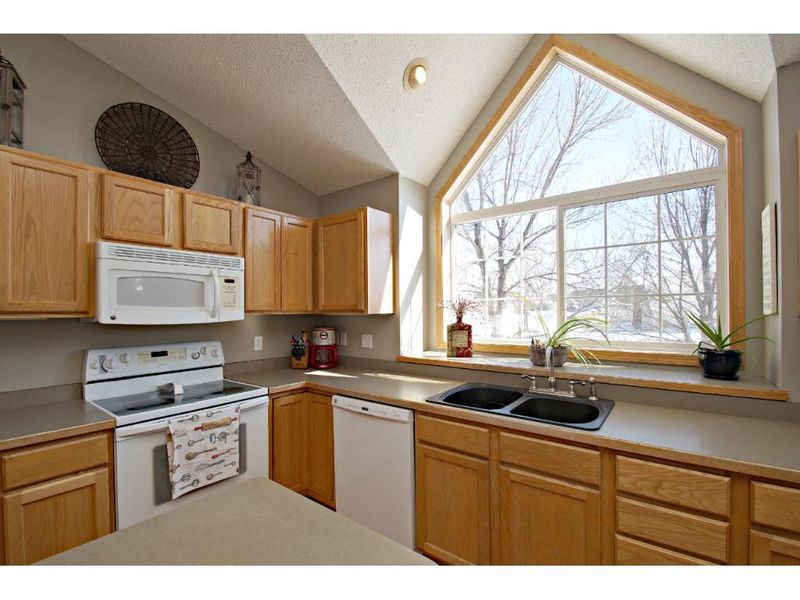 910 Heritage Dr SW, Lonsdale, MN 55046