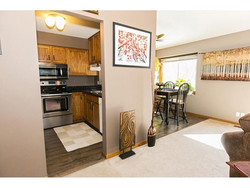 992 Heritage Ct E #407, Vadnais Heights, MN 55127