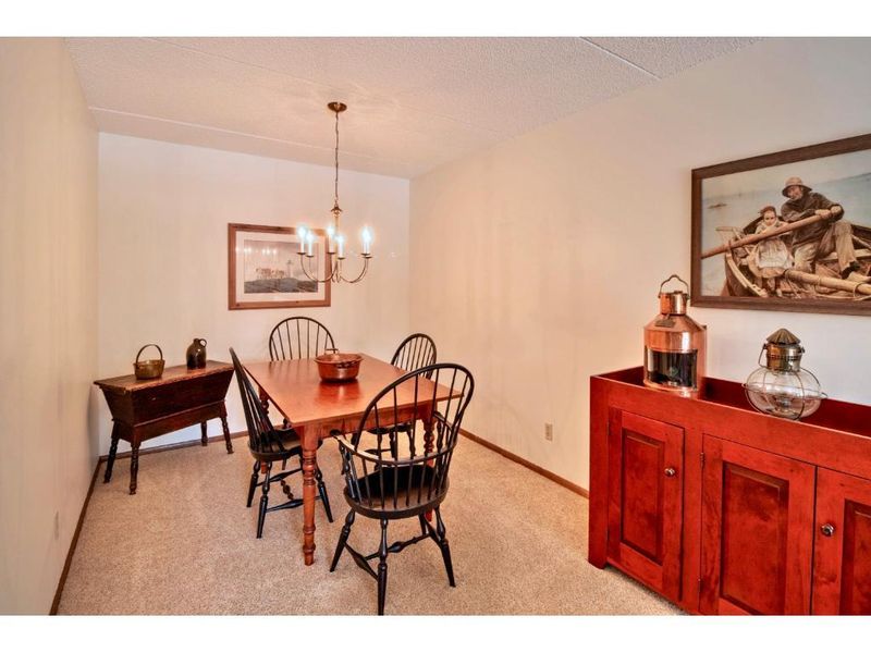 2455 Londin Ln E #213, Maplewood, MN 55119