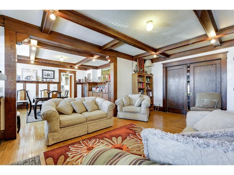238 Lexington Pw N, Saint Paul, MN 55104