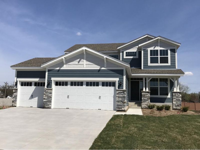 4349 Parkview Cir, Anoka, MN 55303