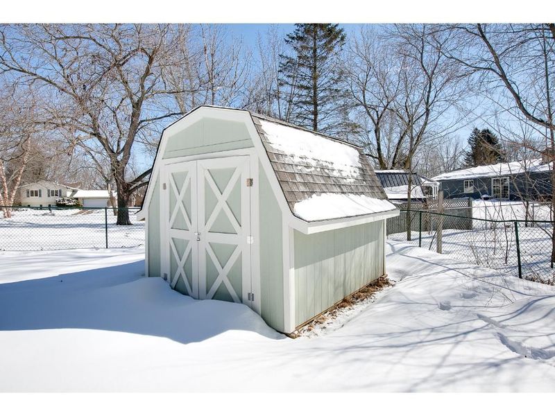 2517 Hawthorne Ln, Stillwater, MN 55082