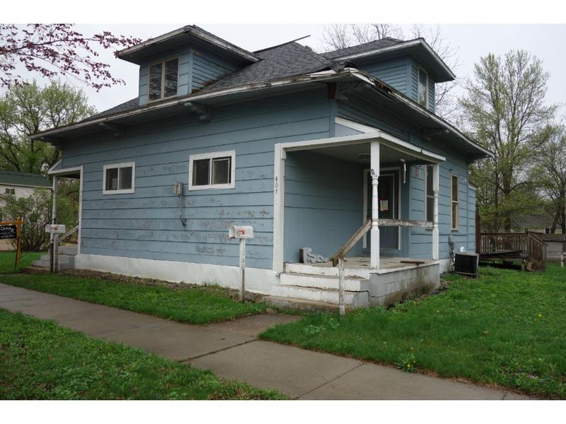 405 Hoosac St E, Waterville, MN 56096