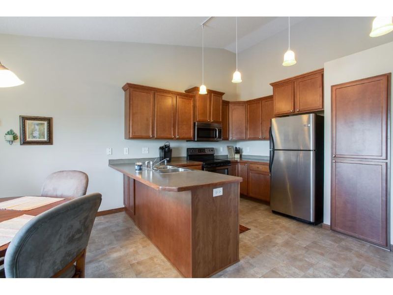 7085 Sterling Dr, Rockford, MN 55373