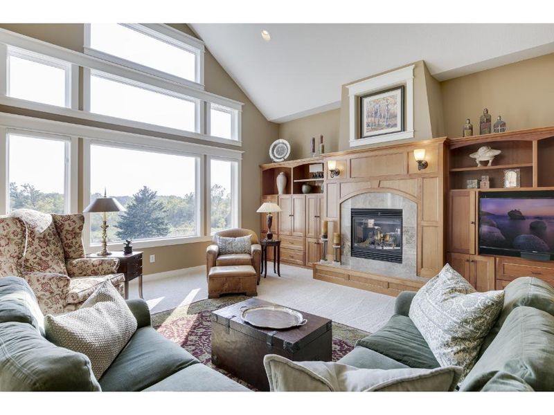 2576 Border Pine Ct, White Bear Lake, MN 55110