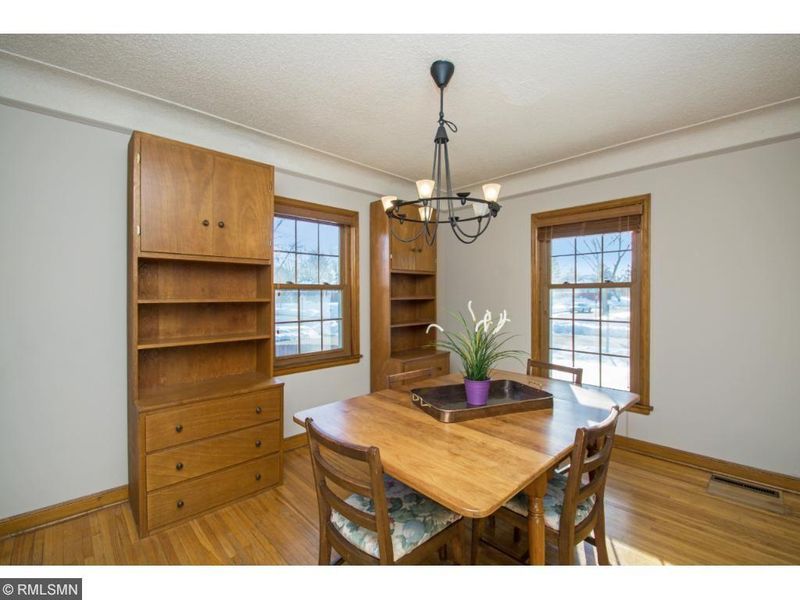 4100 Zenith Ave N, Robbinsdale, MN 55422