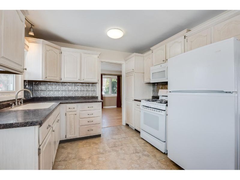 2600 31st Ave NE, Saint Anthony, MN 55418