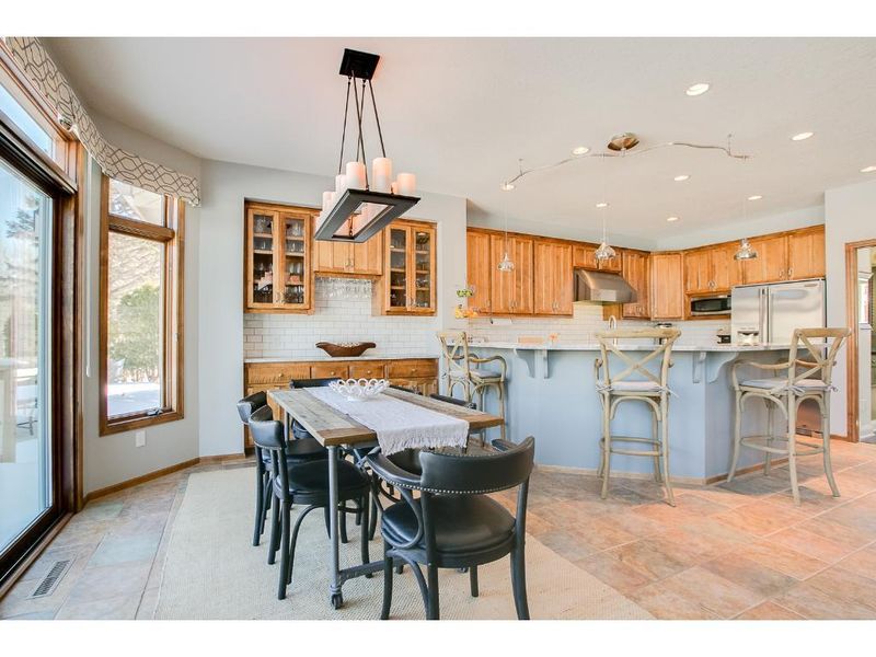 18004 Tamarack Dr, Minnetonka, MN 55345