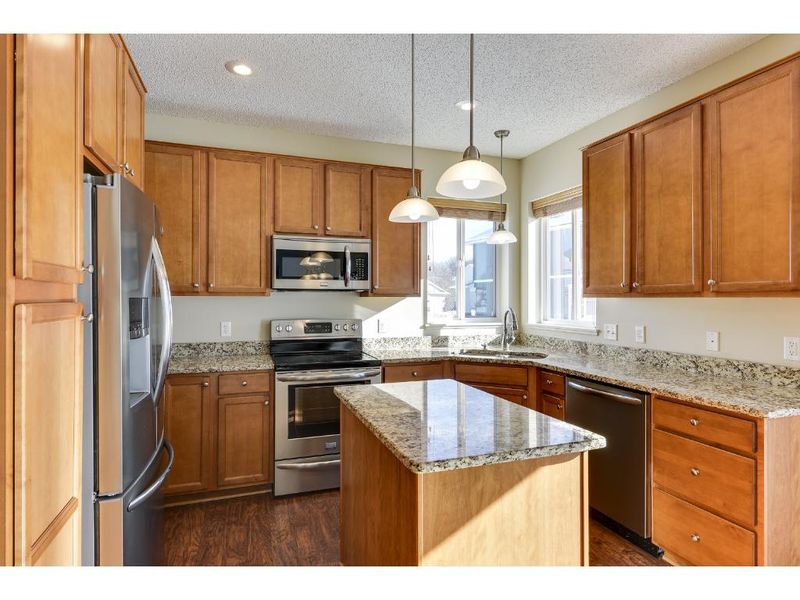 2605 Acorn Rn, Victoria, MN 55386