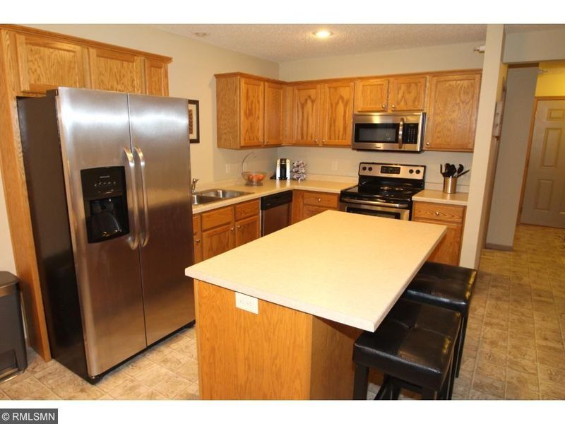 1067 Manor Ct, Saint Cloud, MN 56303