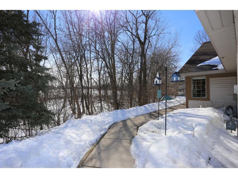 1897 Beebe Rd, Maplewood, MN 55109