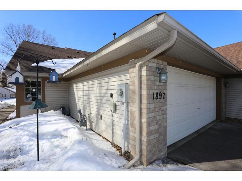 1897 Beebe Rd, Maplewood, MN 55109