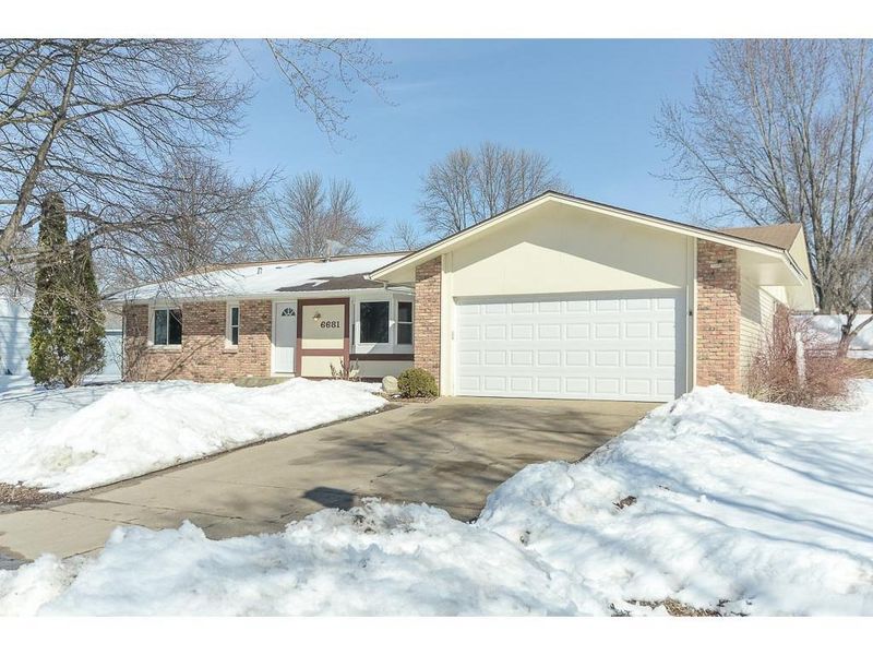 6681 134th St W, Apple Valley, MN 55124