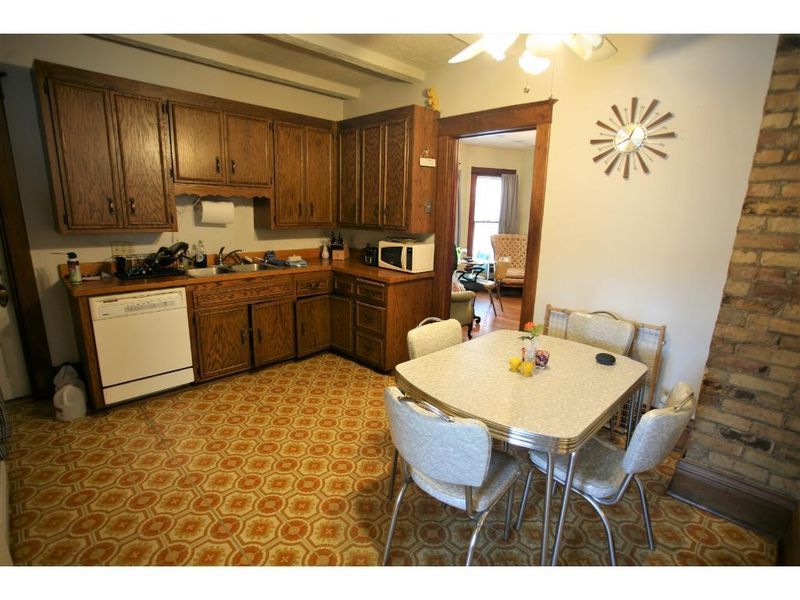 1427 Monroe St NE, Minneapolis, MN 55413