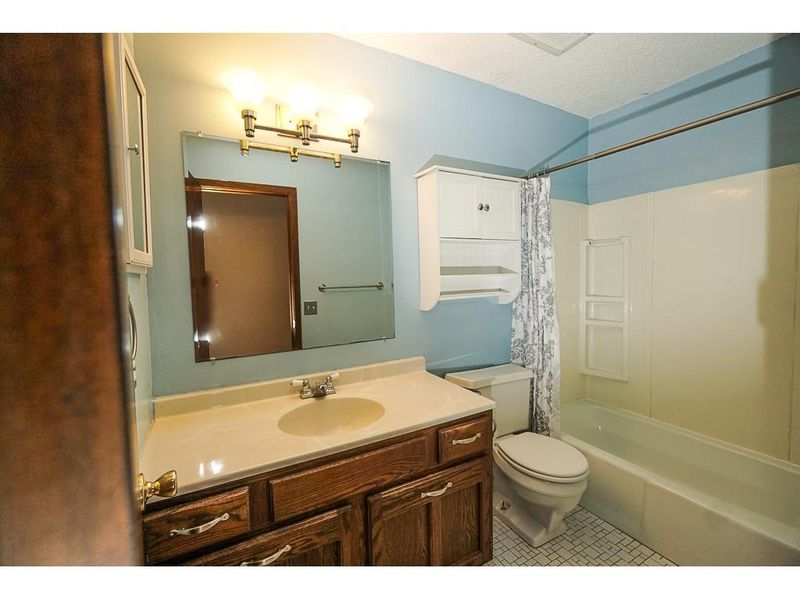 524 Pleasant Dr, Hastings, MN 55033
