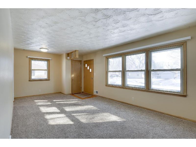 6941 Clay Ave, Inver Grove Heights, MN 55076