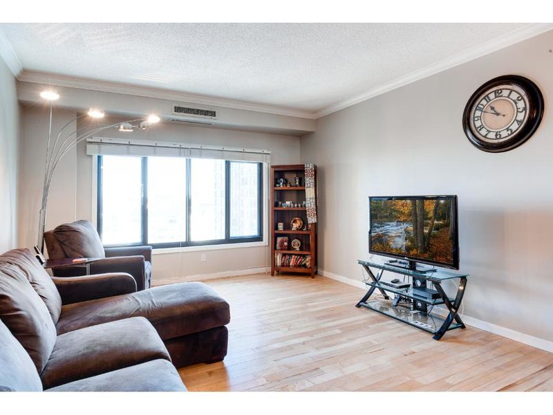 1235 Yale Pl #906, Minneapolis, MN 55403