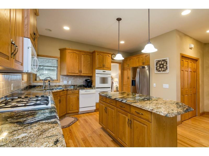 5908 Bradbury Ct, Inver Grove Heights, MN 55076