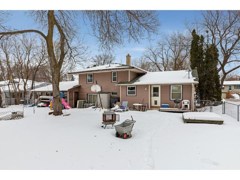 4027 Cranbrook Dr, White Bear Lake, MN 55110
