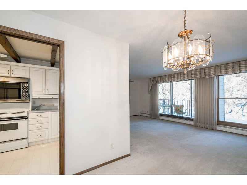 9500 Collegeview Rd #101, Bloomington, MN 55437