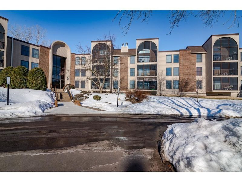9500 Collegeview Rd #101, Bloomington, MN 55437