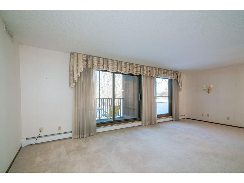 9500 Collegeview Rd #101, Bloomington, MN 55437