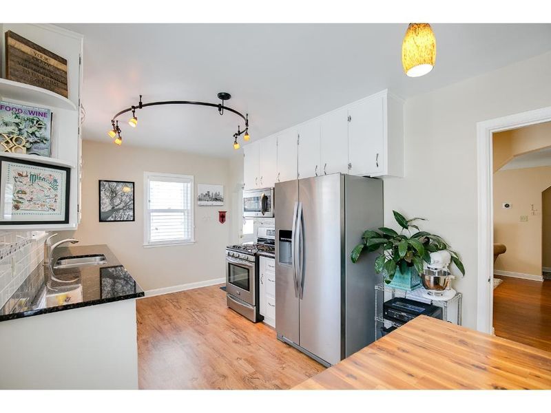 1538 Grotto St N, Saint Paul, MN 55117