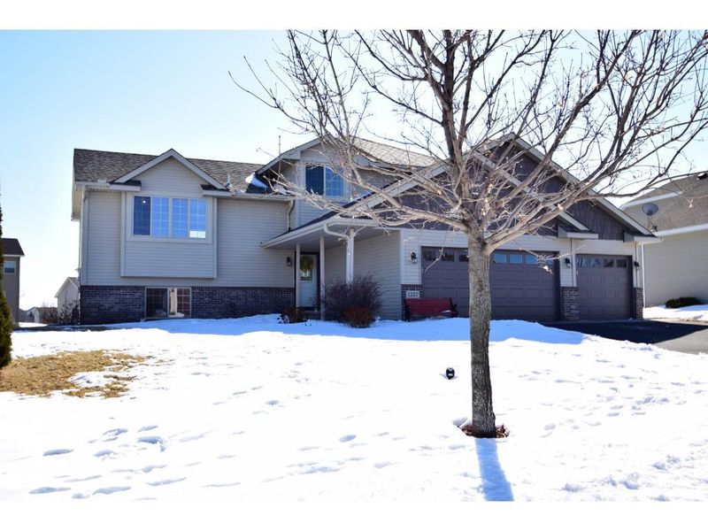 1227 Irvine Dr, Hanover, MN 55341