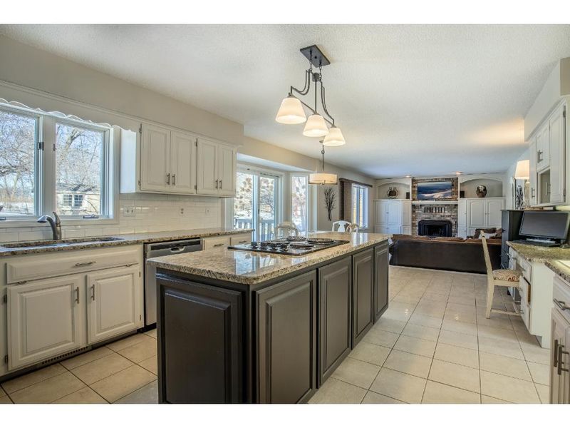 6335 Glacier Ln N, Maple Grove, MN 55311
