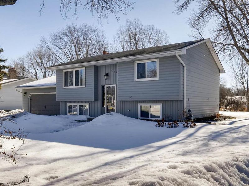 3806 Oak Ter, White Bear Lake, MN 55110