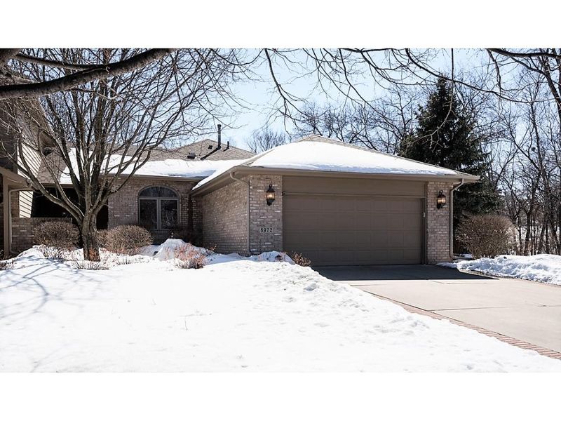 8972 Hunters Way, Apple Valley, MN 55124
