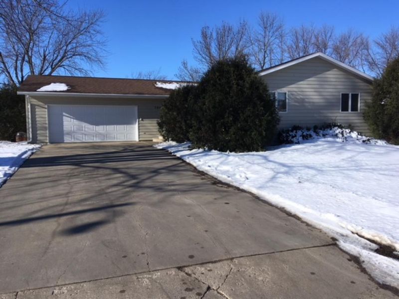 704 Sunrise Blvd, Redwood Falls, MN 56283
