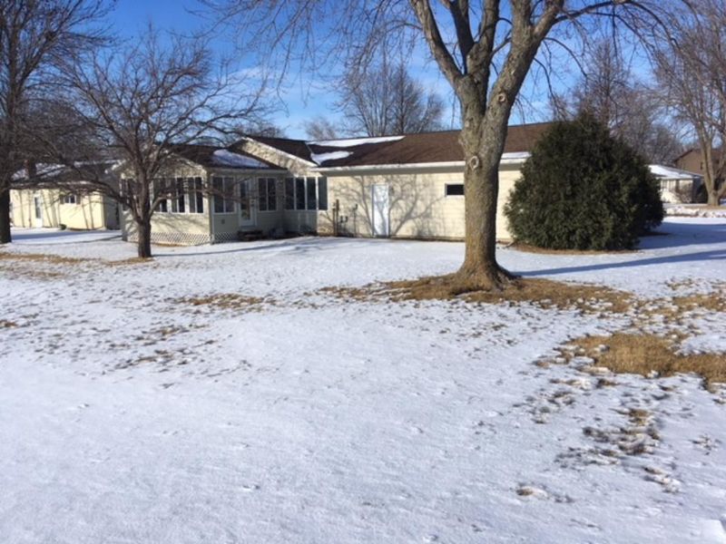 704 Sunrise Blvd, Redwood Falls, MN 56283