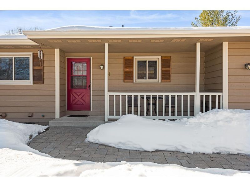 585 Liberty Heights Dr, Chaska, MN 55318
