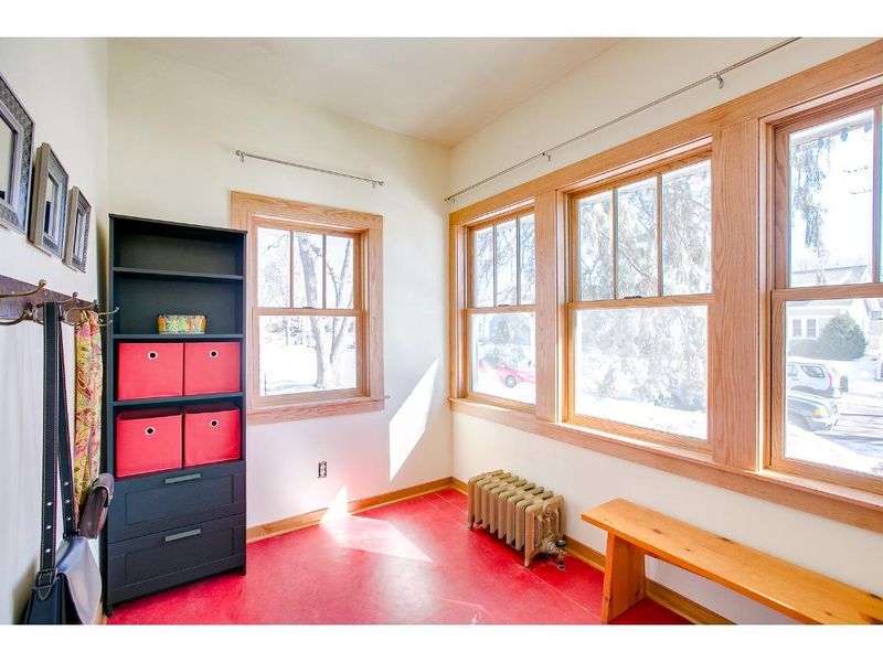 321 Brimhall St, Saint Paul, MN 55105