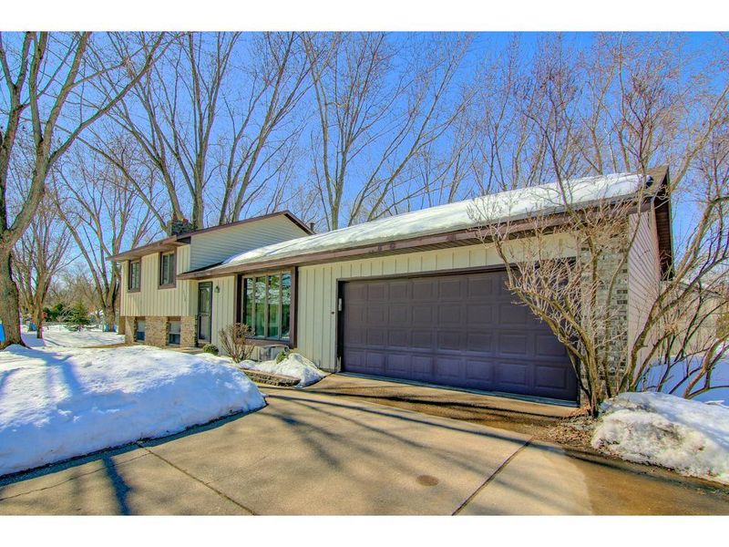 2530 Countryside Ct, Stillwater, MN 55082