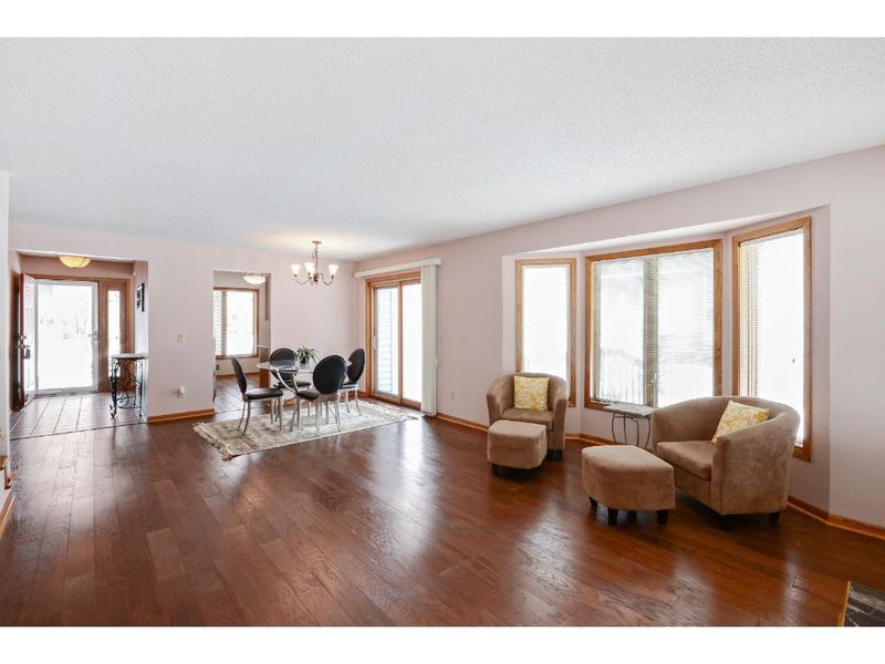 18598 Harrogate Dr, Eden Prairie, MN 55346