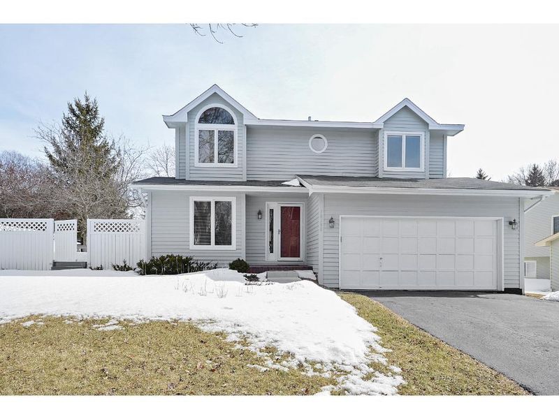 18598 Harrogate Dr, Eden Prairie, MN 55346