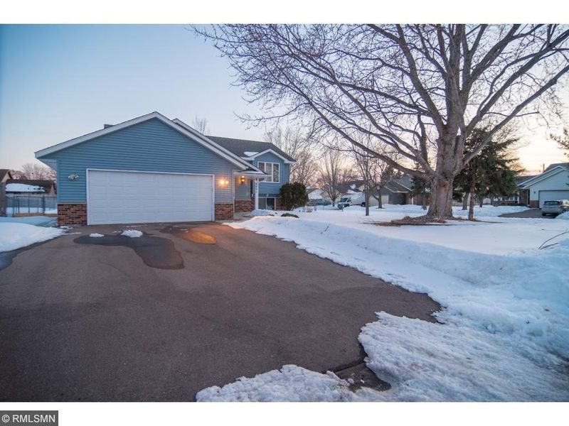 6051 68th Ave N, Brooklyn Park, MN 55429