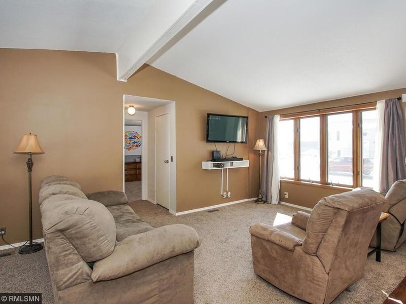 1970 Robin Ln S, Hugo, MN 55038