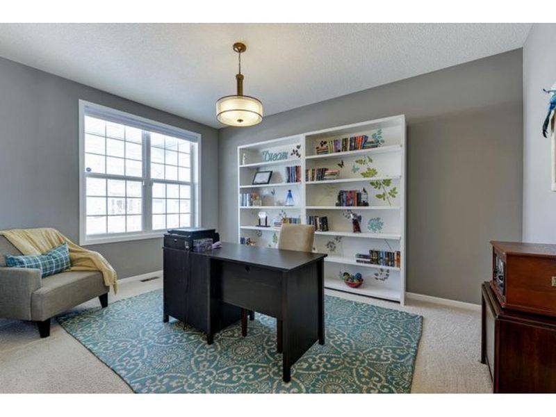 9393 Compass Pointe Rd, Woodbury, MN 55129