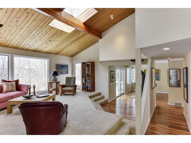 4701 Timber Ridge Ct, Minnetonka, MN 55345
