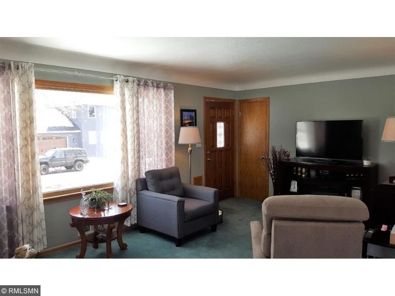 887 Ruth St N, Saint Paul, MN 55119