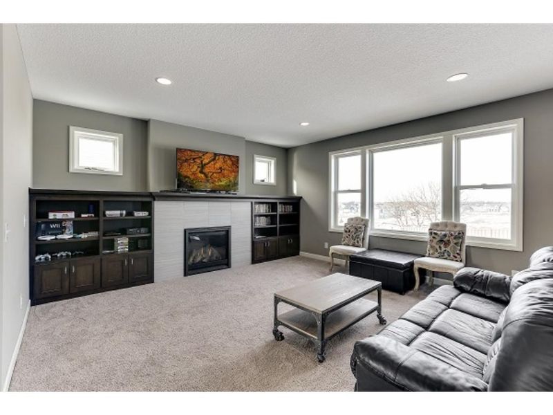 19265 Hilldale Ave, Lakeville, MN 55044