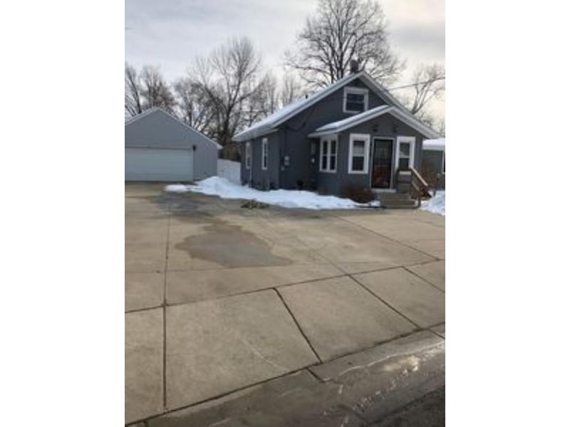 218 S Oak St, Norwood Young America, MN 55368