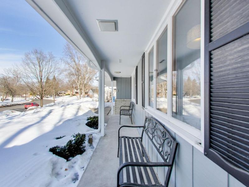 4701 Heritage Hills Dr, Bloomington, MN 55437