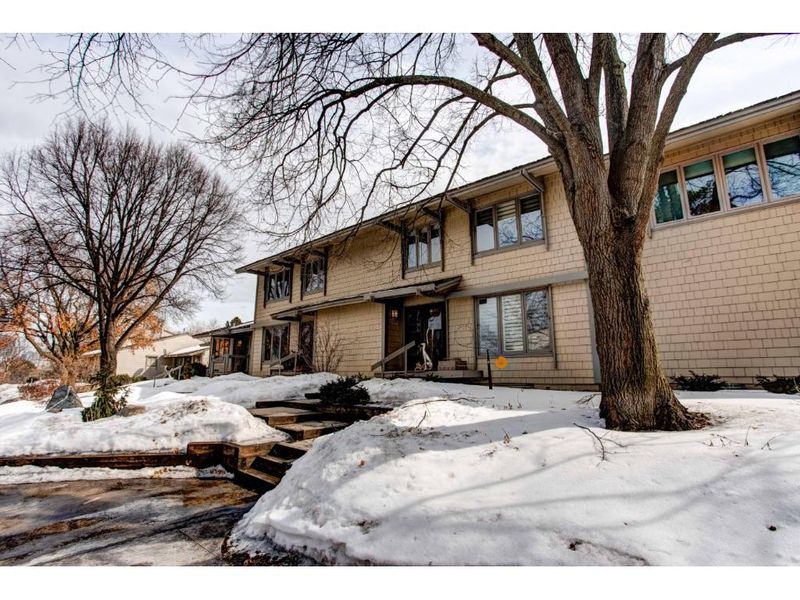 1058 Cedar View Dr, Minneapolis, MN 55405