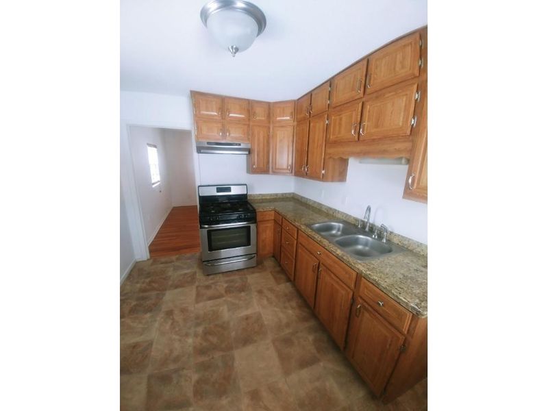 2416 Cowern Pl E, Maplewood, MN 55109